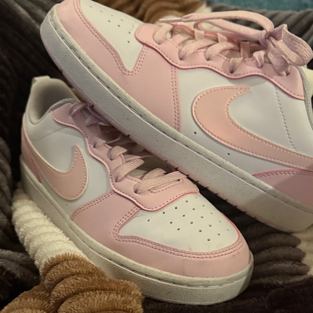 Nike Women's Sneakers in Pink and White